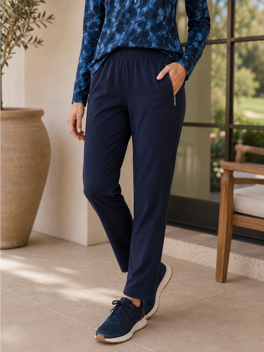 Chico’s traveler pants Navy blue pull on | 0.5R US 6 | stretch side panel